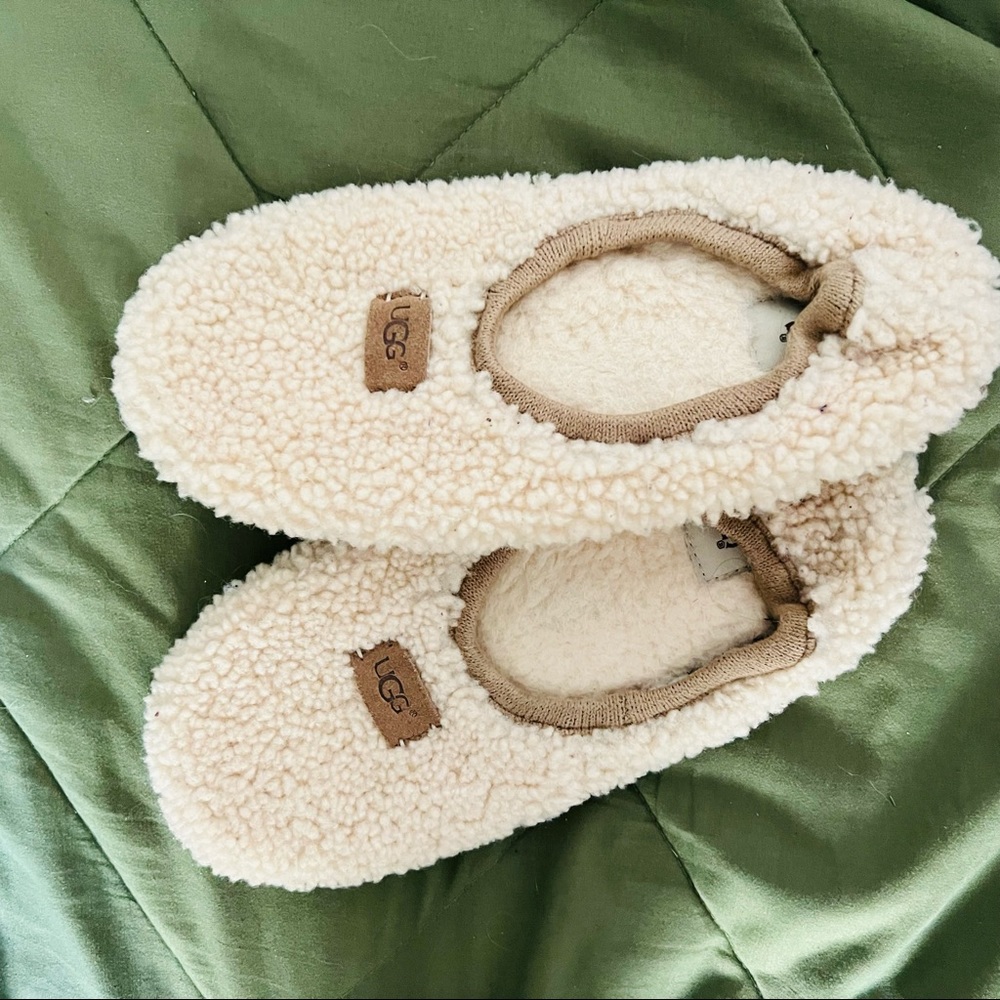 Cream Ugg Slippers Size L (11)